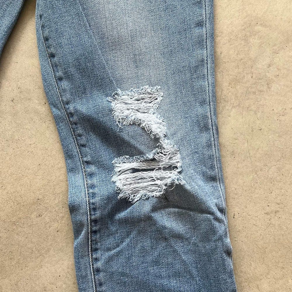 Universal Thread High Rise Slim Straight - Picture 6 of 10
